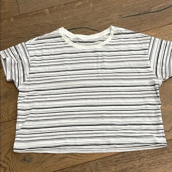 Lululemon Striped Black and White Crop T-Shirt - Picture 1 of 3